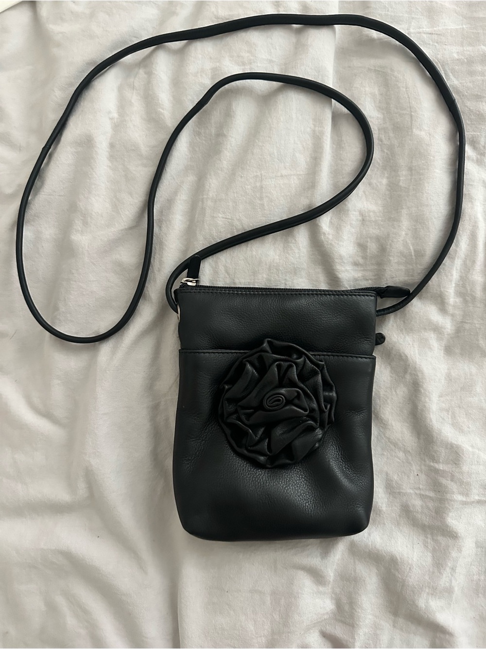 ILI Black Leather Rosette Crossbody - Picture 2 of 6